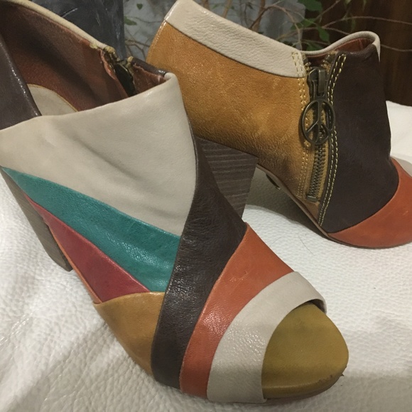 Lucky Brand Shoes - EUC Lucky Brand peep toe bootie